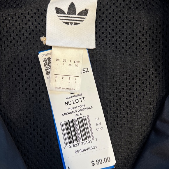 Adidas Adicolor Neuclassics Track Jacket in black - Picture 10 of 11